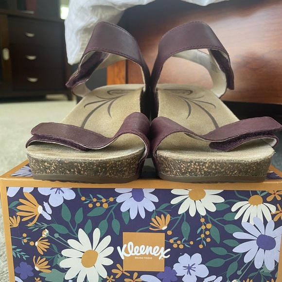 Abeo Una Purple Wedge Comfort Sandals 8 EUC - Picture 6 of 16